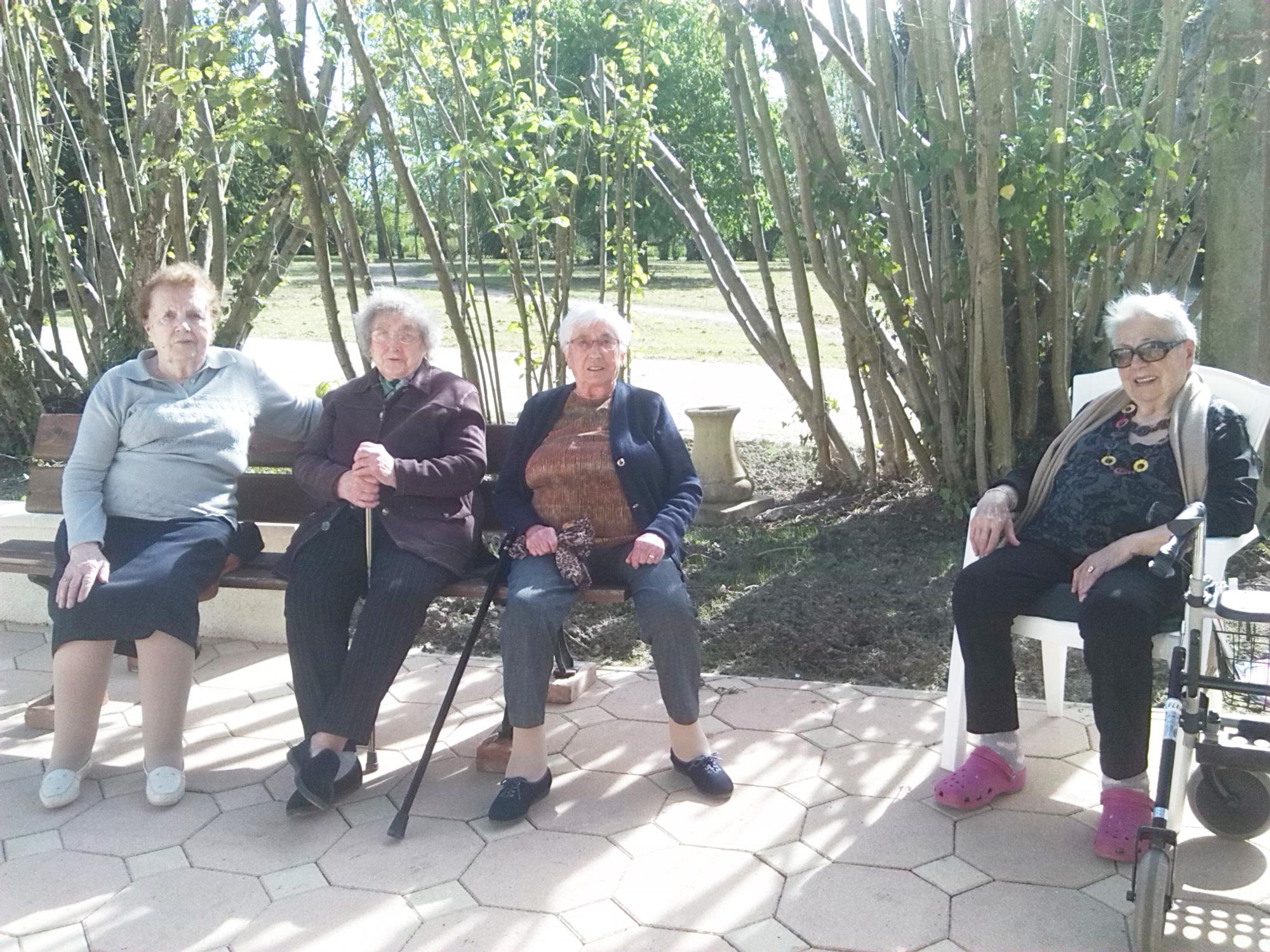 Terrasse de la Résidence autonomie de Parcay